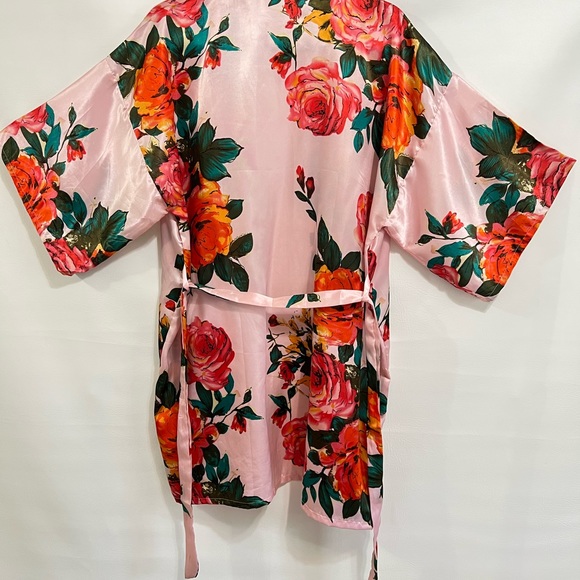 Kimono by Fashion pink floral pattern NWOT tie belt. Cover up, Robe - Picture 9 of 12